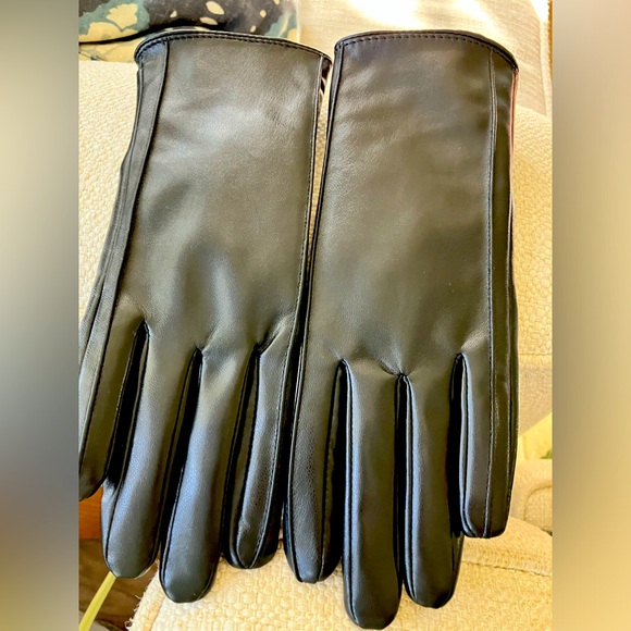 Two sets of faux leather unisex gloves, black and beige, size Medium never worn - Picture 15 of 16